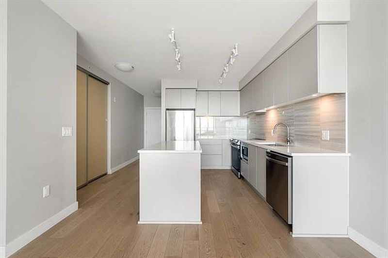Burnaby Apartment for rent - 2 Bedrooms — photo 2