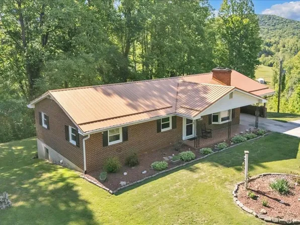 5148 Daniels Creek Rd, Martinsville, VA 24112