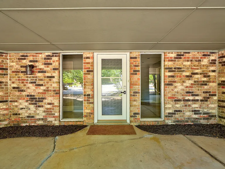 6325 Glenbrook Ct — Photo 5
