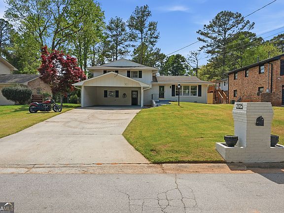 3rd image of 2125 Twin Falls Rd