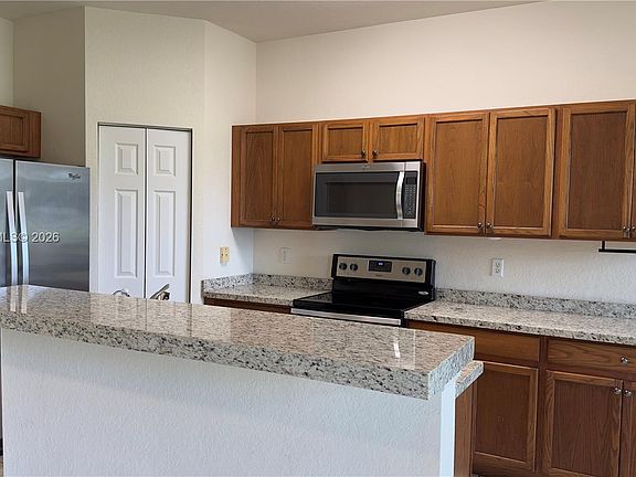 3rd image of 3042 Grandiflora Dr
