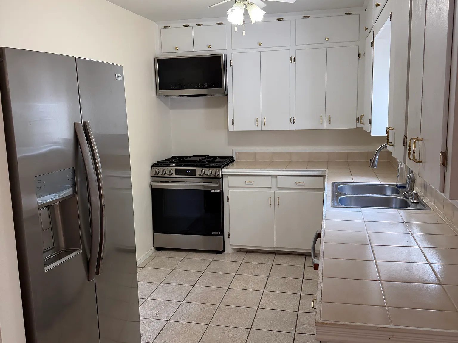 3 bed, 1035 sqft, $1,500 — Photo 4