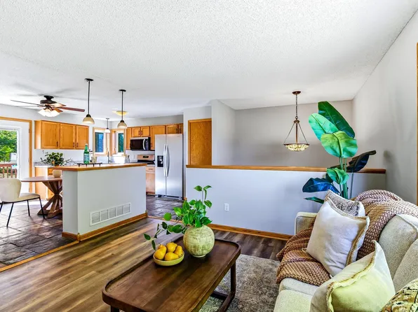 332 Orchard Pkwy W, Shakopee, MN 55379