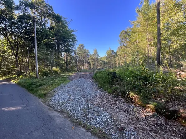 18 Country Ln, Palmer, MA 01069