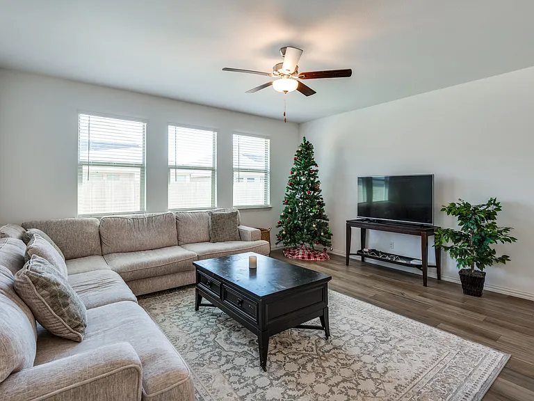 1443 Mesquite Ln — Photo 5