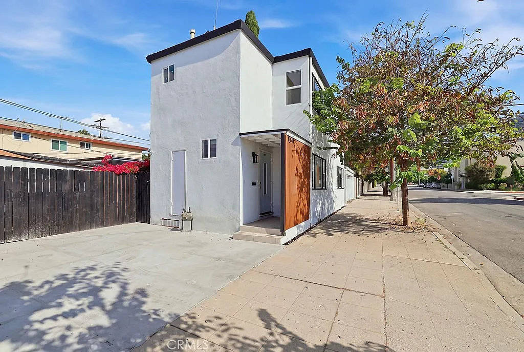 2 bed, 1096 sqft, $3,600 — Photo 1