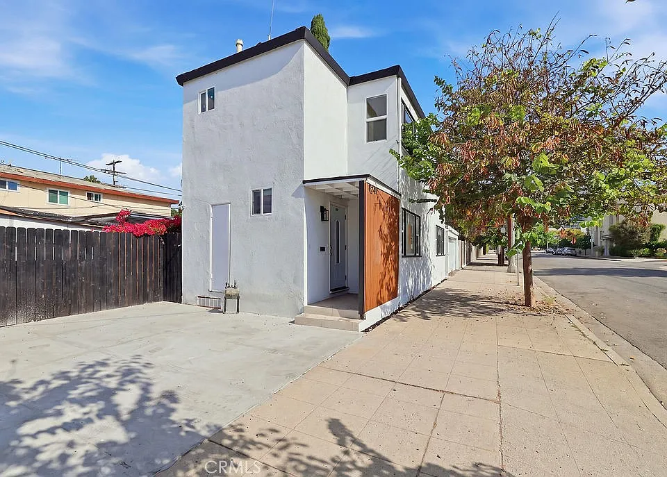 1211 Cole Ave