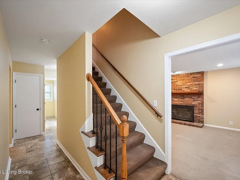 9903 Welshpool Ct — Photo 35