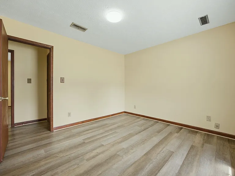 1701 Rose Garden Ln — Photo 7