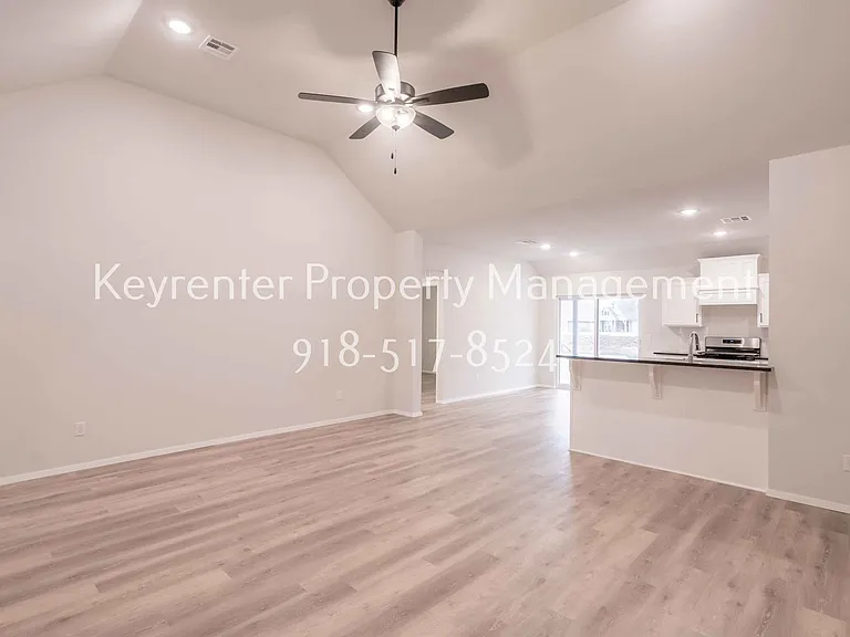 12461 S Lakewood Ave — Photo 11