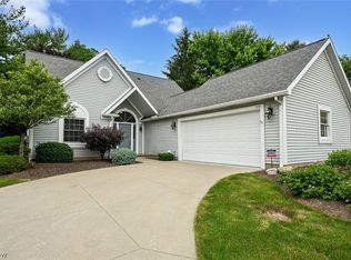 216 Lake Pointe Dr, Akron, OH 44333