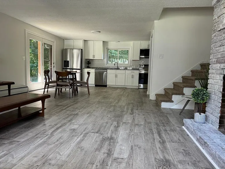 1270 Riverside Dr — Photo 2