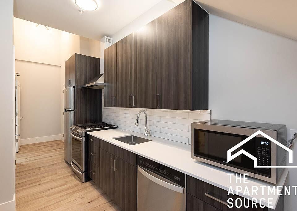 1st image of 1532 W Howard St #1001