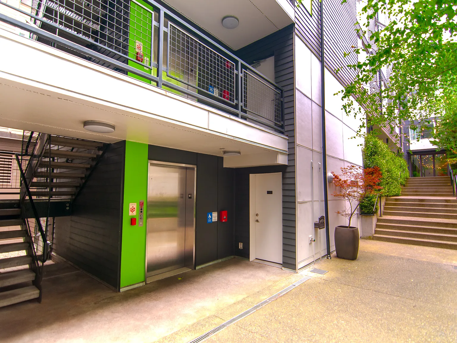Sorento Flats — Photo 1