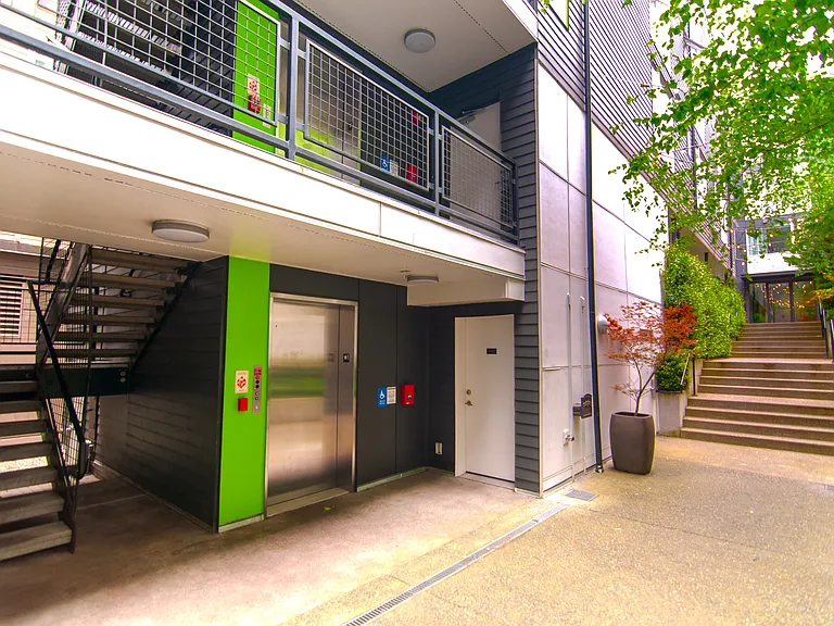 Sorento Flats — Photo 1