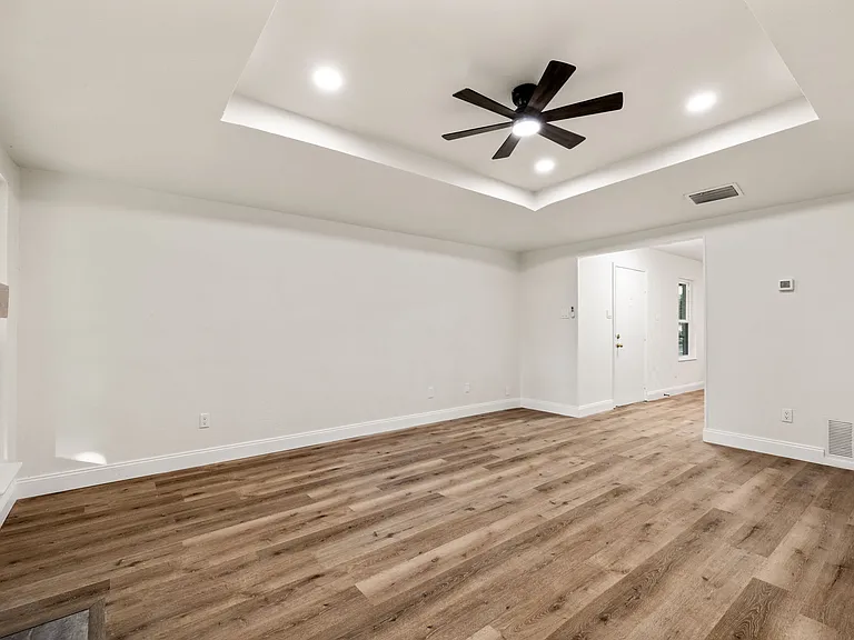 2043 Beverly Hills Ln — Photo 5