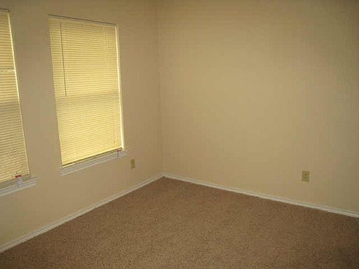 5th image of 5931-5933 Robinwood Ln