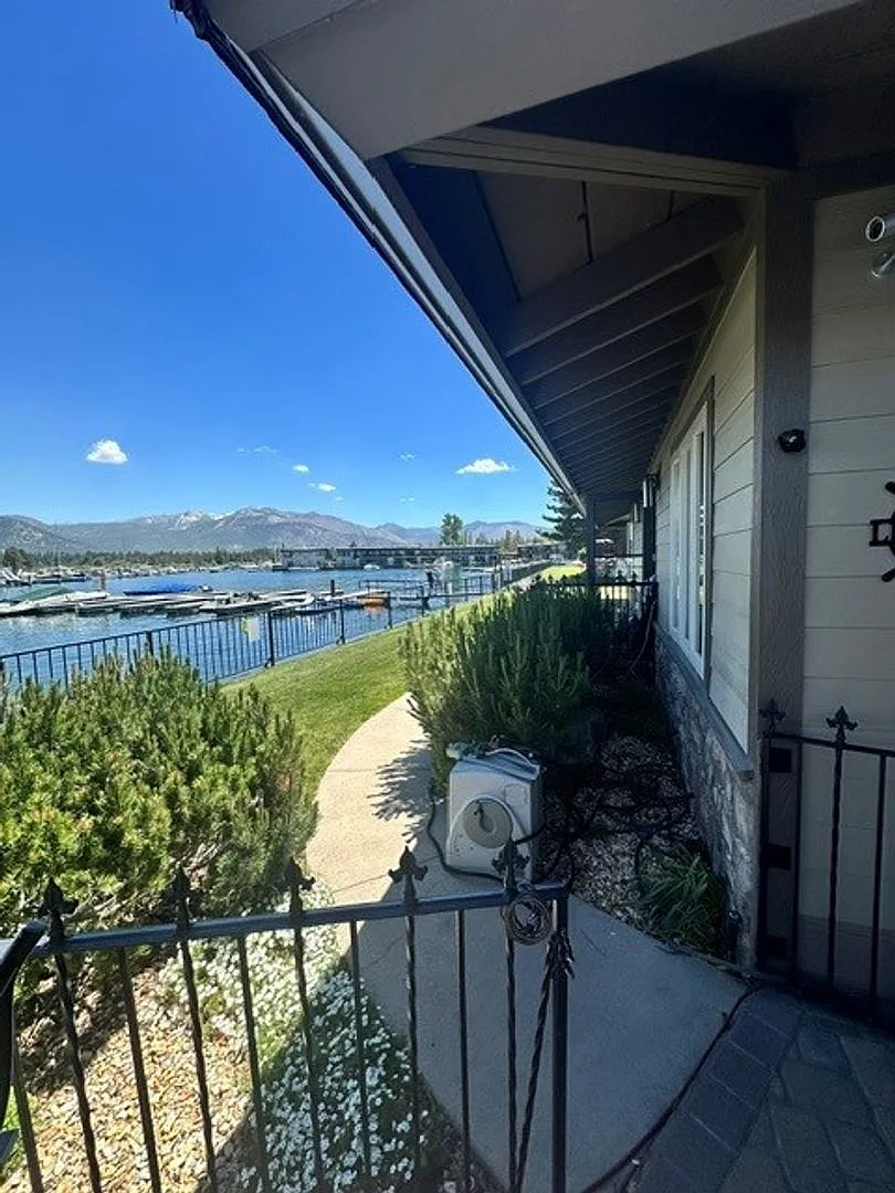 Condo with gorgeous views of Lake Tahoe available for a lovely winter rental! Call today to inquire. — Photo 2