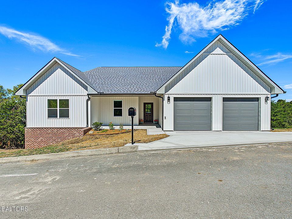 1st image of 821 Gavin Ln