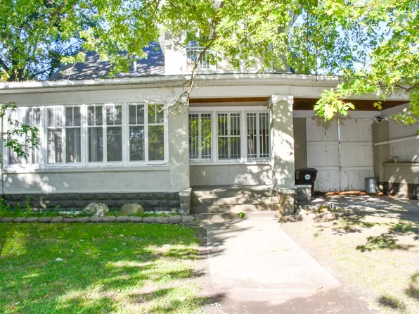 355 S Walnut St, Hull, IL 62343