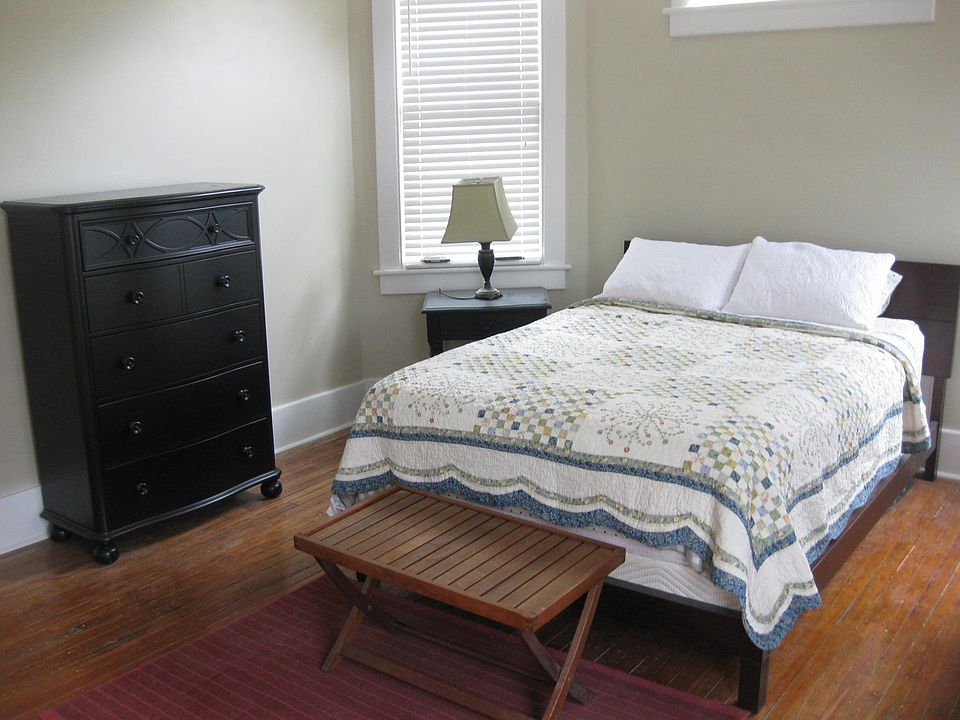 Large private bed room, fully furnished w/closet