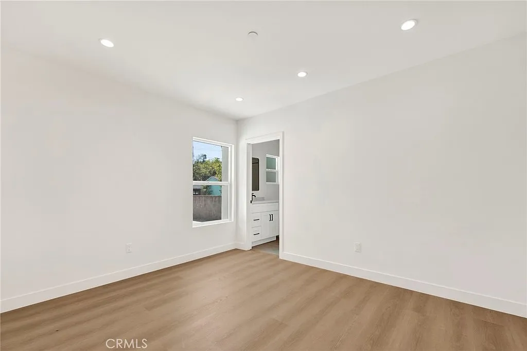 2 bed, 1000 sqft, $2,995 — Photo 4