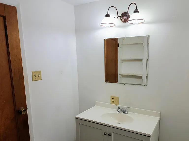 1013 W Willow St — Photo 15