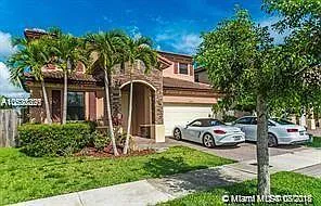 5 bed, 2494 sqft, $4,850 — Photo 2