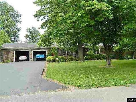 1st image of 303 Oak Hill Ct