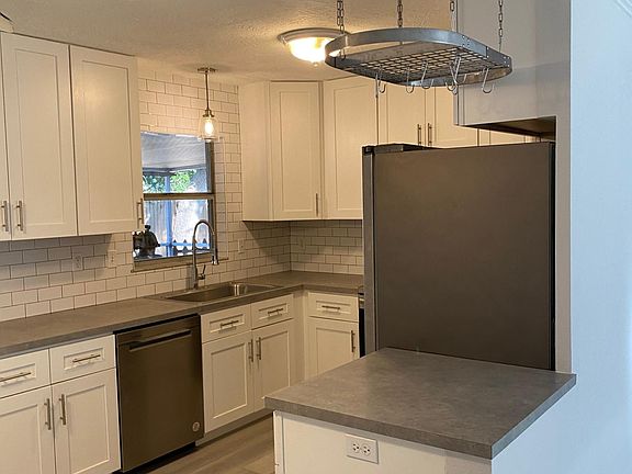 5th image of 3261 Kingswood Dr