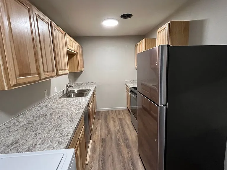 1404 Toole Ave — Photo 25