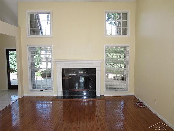 3rd image of 1578 W Delta Dr