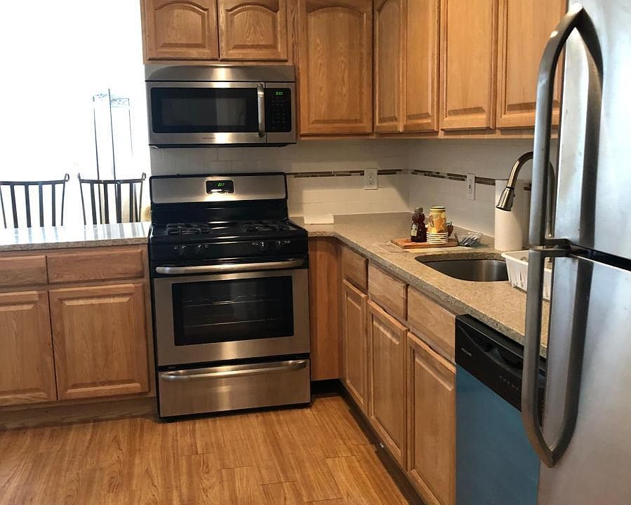 1st image of 917 Quincy Ave