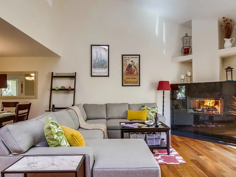 3843 Riviera Dr — Photo 2