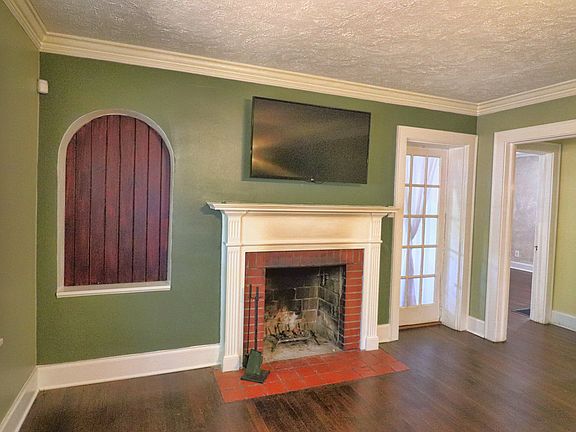 3rd image of 2589 Sloan St