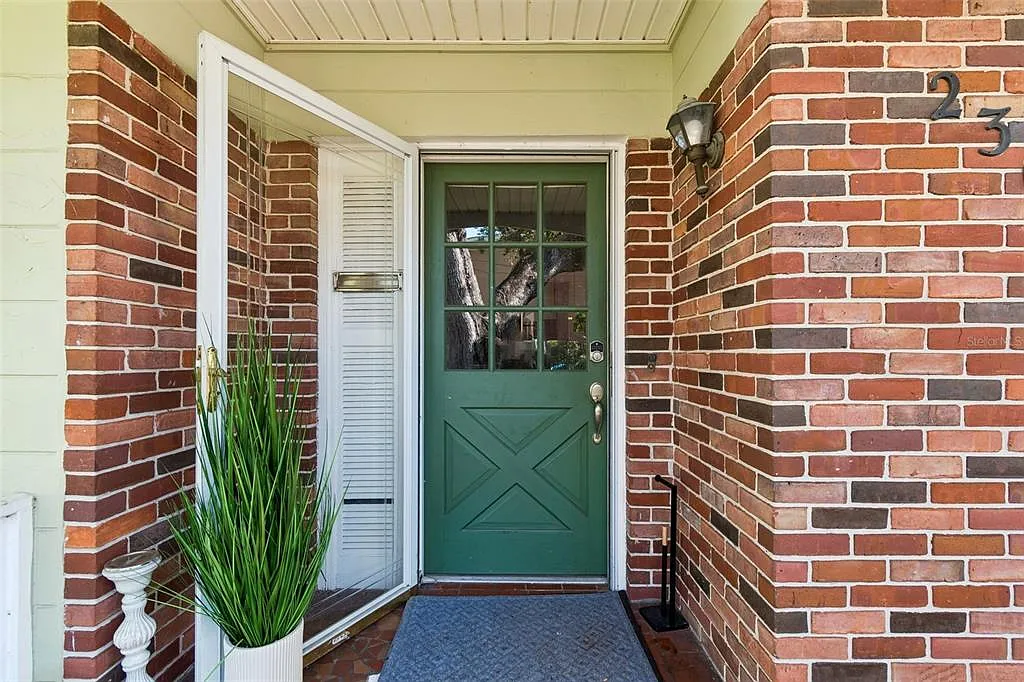 4 bed, 3.0 bath, 2285 sqft, $6,750 — Photo 2