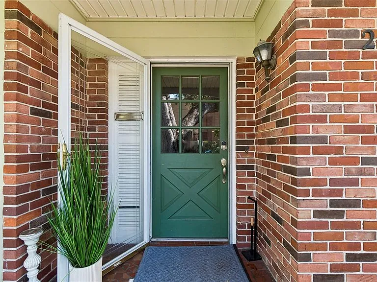2302 S Arrawana Ave — Photo 2