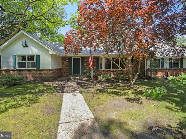 5 Elm Ct, Medford, NJ 08055