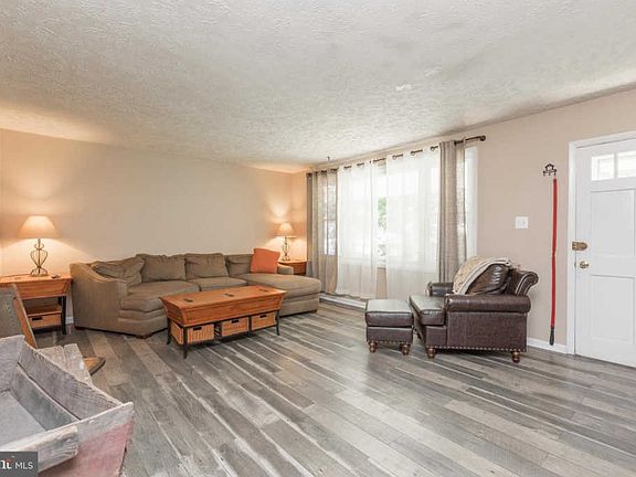 3rd image of 9322 Clifford Dr