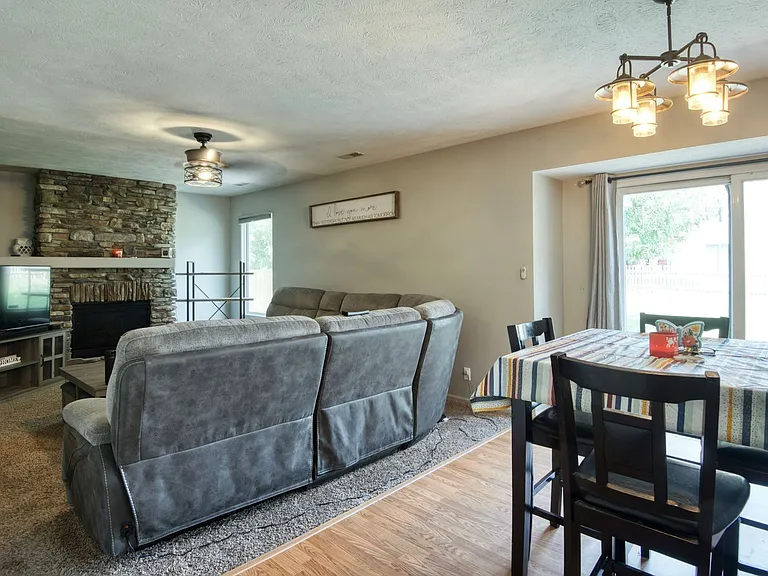 4413 S 176th Ave — Photo 4