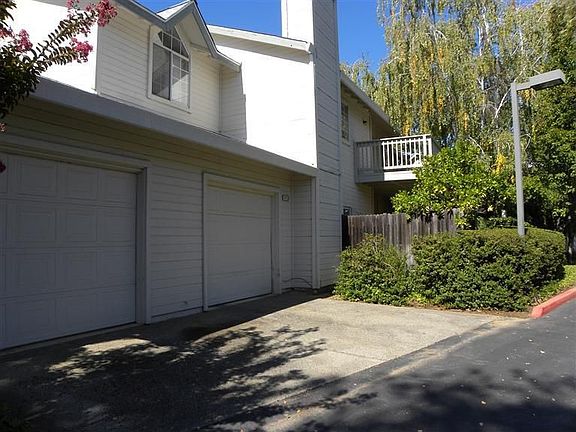 3rd image of 4736 Courtland Ln