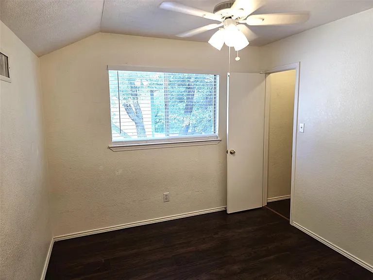 1600 Hollow Tree Blvd — Photo 34