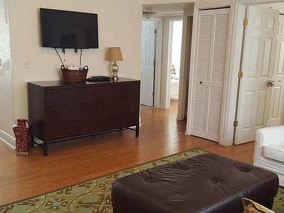 5th image of 1950 Biarritz Dr