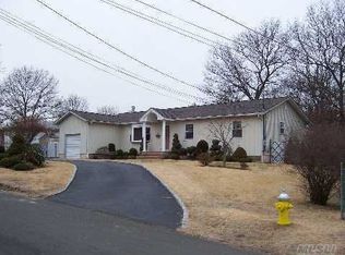 1030 9th St, West Babylon, NY 11704