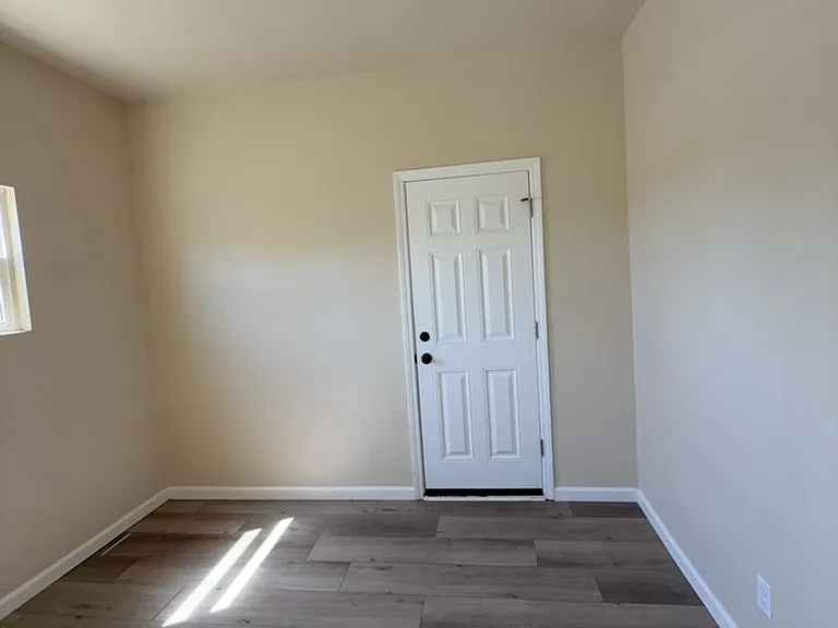 1125 N Main St — Photo 9
