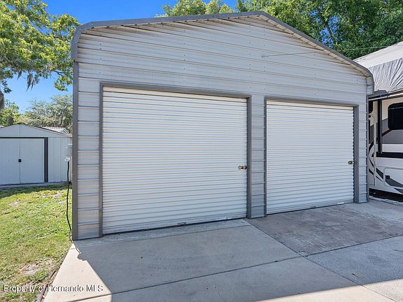 3rd image of 12833 Parkwood St