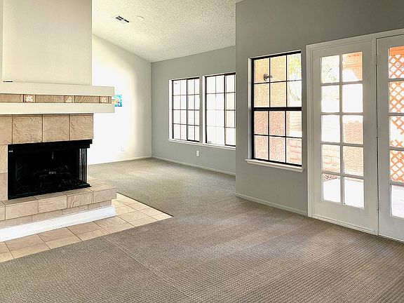 Living area to dining area