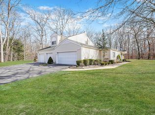 88 Rabbit Run, Manorville, NY 11949