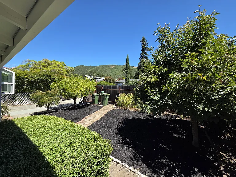 131 N San Pedro Rd — Photo 18