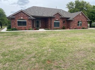 2328 Walnut Dr, Tuttle, OK 73089